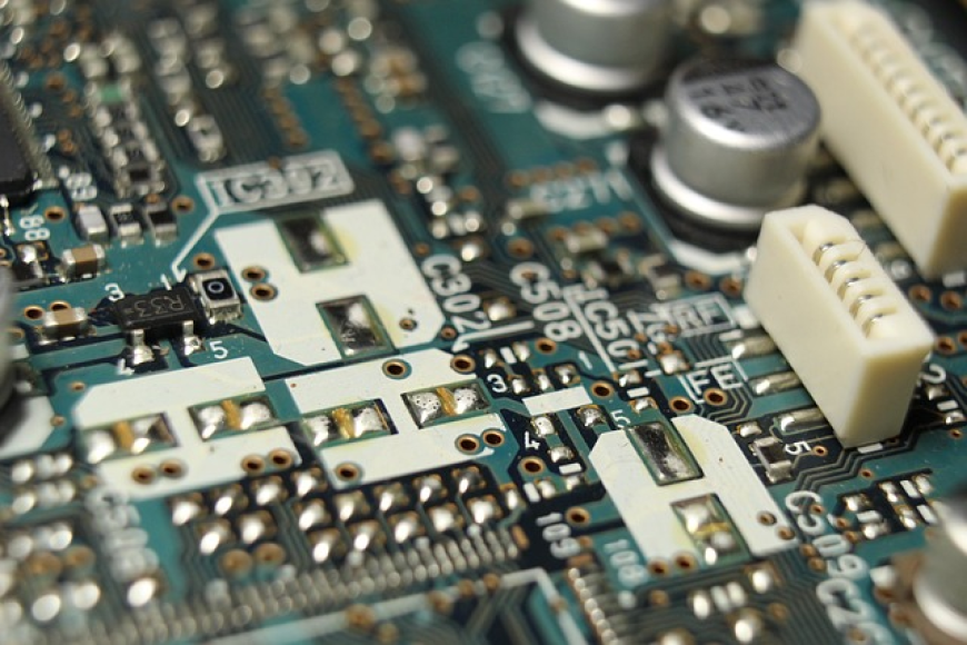The Advantages and Challenges of Miniaturization in Robotics
